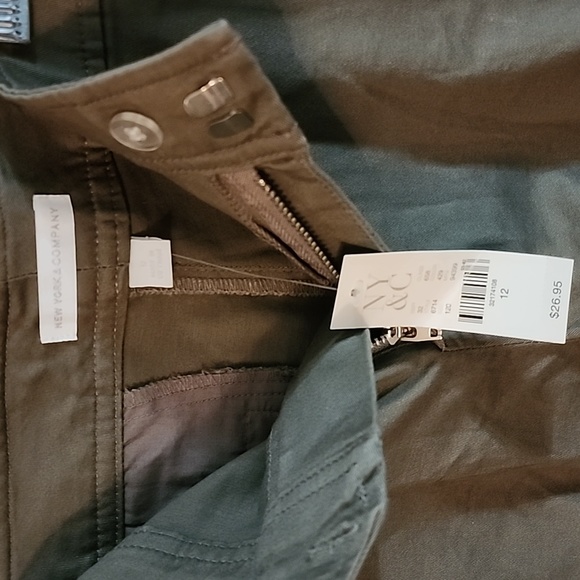 New York & Company Hampton 4” Khaki Shorts 12 - Picture 4 of 4